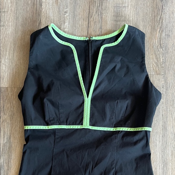 Chic Black Midi Dress with Green Trim - Picture 2 of 6